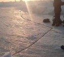 "Трещина есть, зубаря нет": лёд разрушается у берегов Сахалина, но рыбаки не спешат сматывать удочки