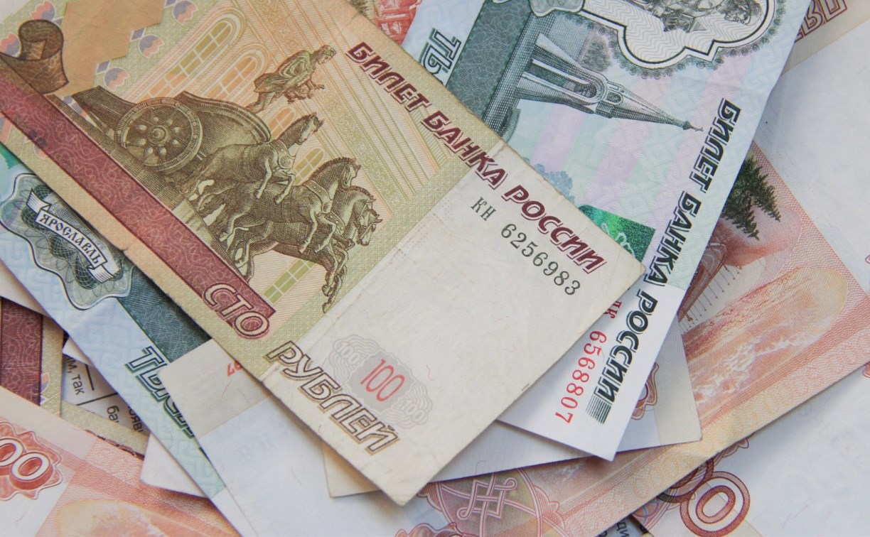 Молодой сахалинец украл с карты пенсионерки 208 тысяч рублей 
