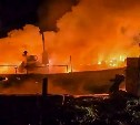 В Холмске пожарные спасли рыбацкую лодку от затопления в порту