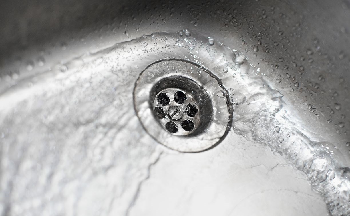 Роспотребнадзор: показатели запаха на водозаборе в Луговом превышены почти в два раза