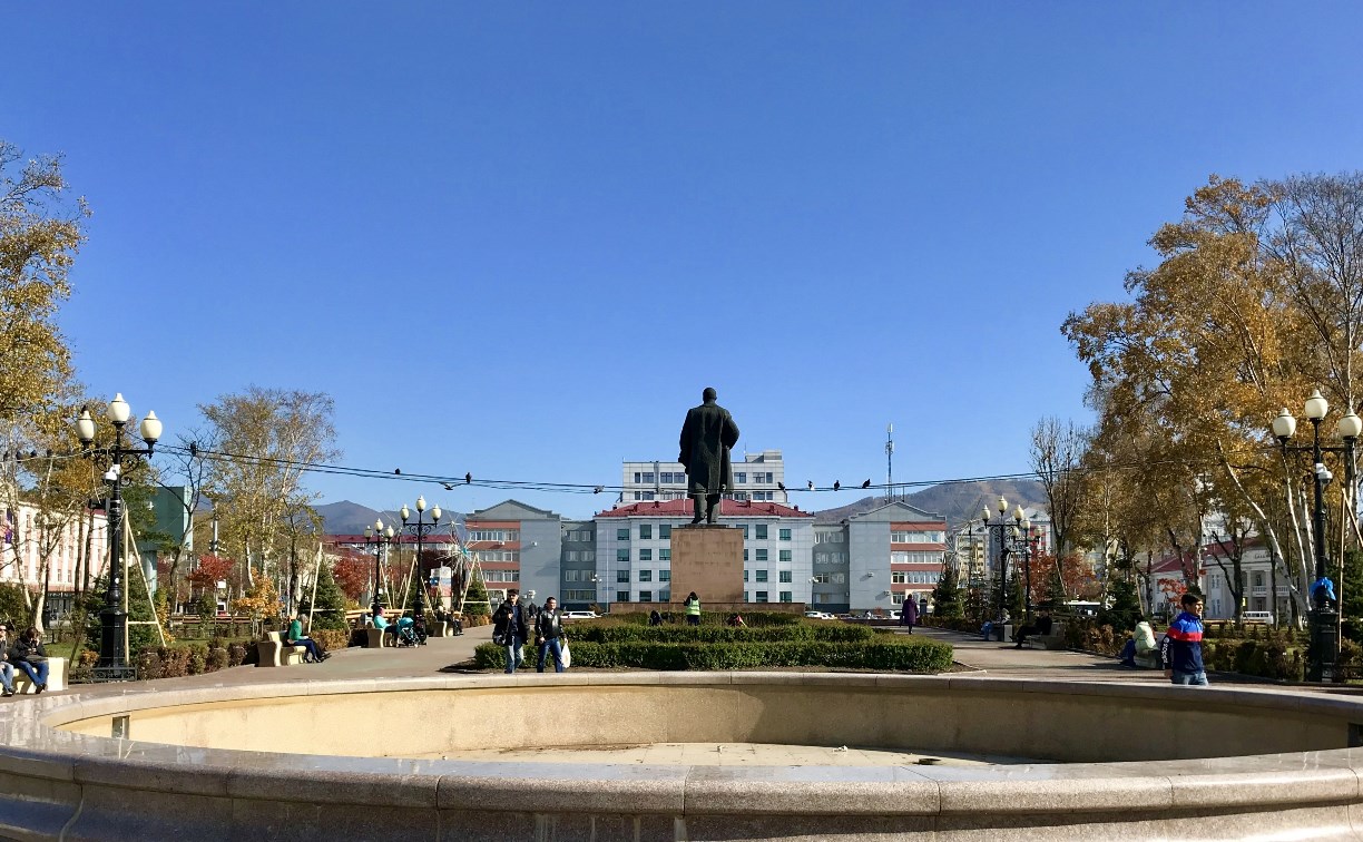 Городские фонтаны Южно-Сахалинска готовят к зиме 
