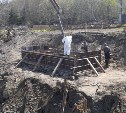 В Углегорском районе начали заливать бетоном подмытые прошлым летом мосты 