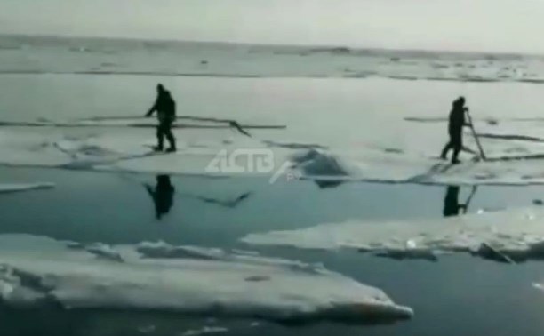 "Серёга, льдину разворачивай": как сахалинские рыбаки спасались во время разрушения припая