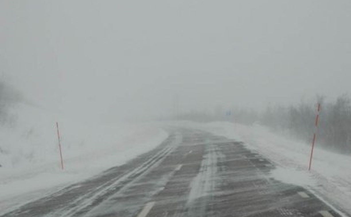 Участок дороги "Огоньки-Невельск" закрыли для всех видов транспорта