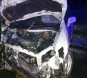 На скользкой трассе в Макаровском районе столкнулись две машины