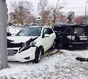 Renault Koleos и Nissan Patrol столкнулись в центре Южно-Сахалинска