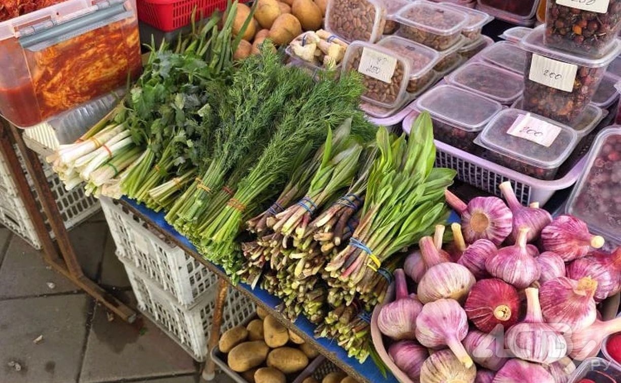 Первую черемшу начали продавать в Южно-Сахалинске: цены