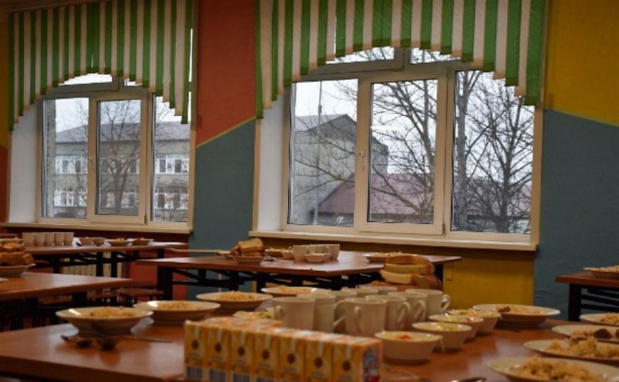 Нет медобследования, нет аттестации: прокуратура выявила кучу нарушений в школьной столовой в Поронайске