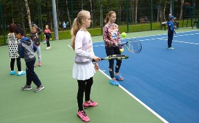 В Южно-Сахалинске открыли теннисные корты с ночными светильниками