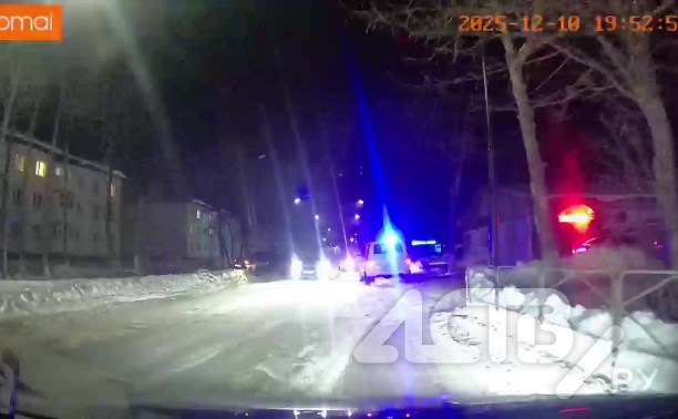 "Универсал въехал в сугроб": появилось видео с места наезда на ребёнка в Поронайске