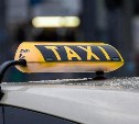 Нечестный таксист в Южно-Сахалинске стащил у клиента почти 35 тысяч рублей