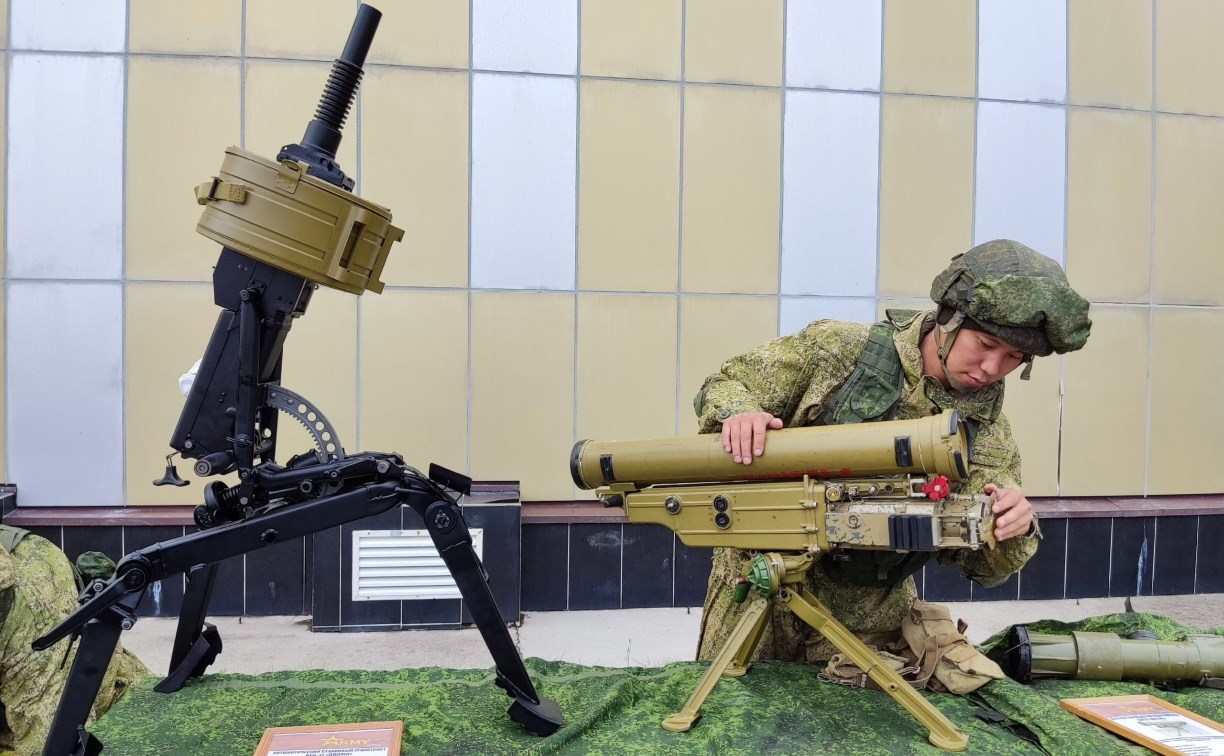 "Армия-2022" в Курильске: военные развернули 38 боевых машин и стрелковое оружие