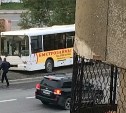 Автобус врезался в опору ЛЭП в Корсакове