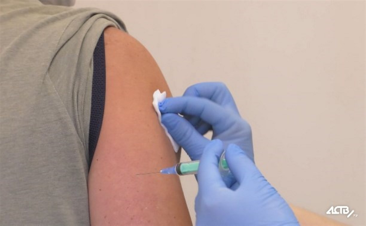 Школьникам на Сахалине сделали прививку от гриппа, несмотря на письменный отказ родителей