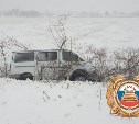 Ранним утром в Южно-Сахалинске "ГАЗ Соболь" после заноса слетел с трассы 