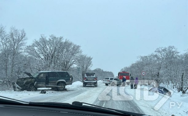Большое количество аварий произошло на скользких дорогах юга Сахалина
