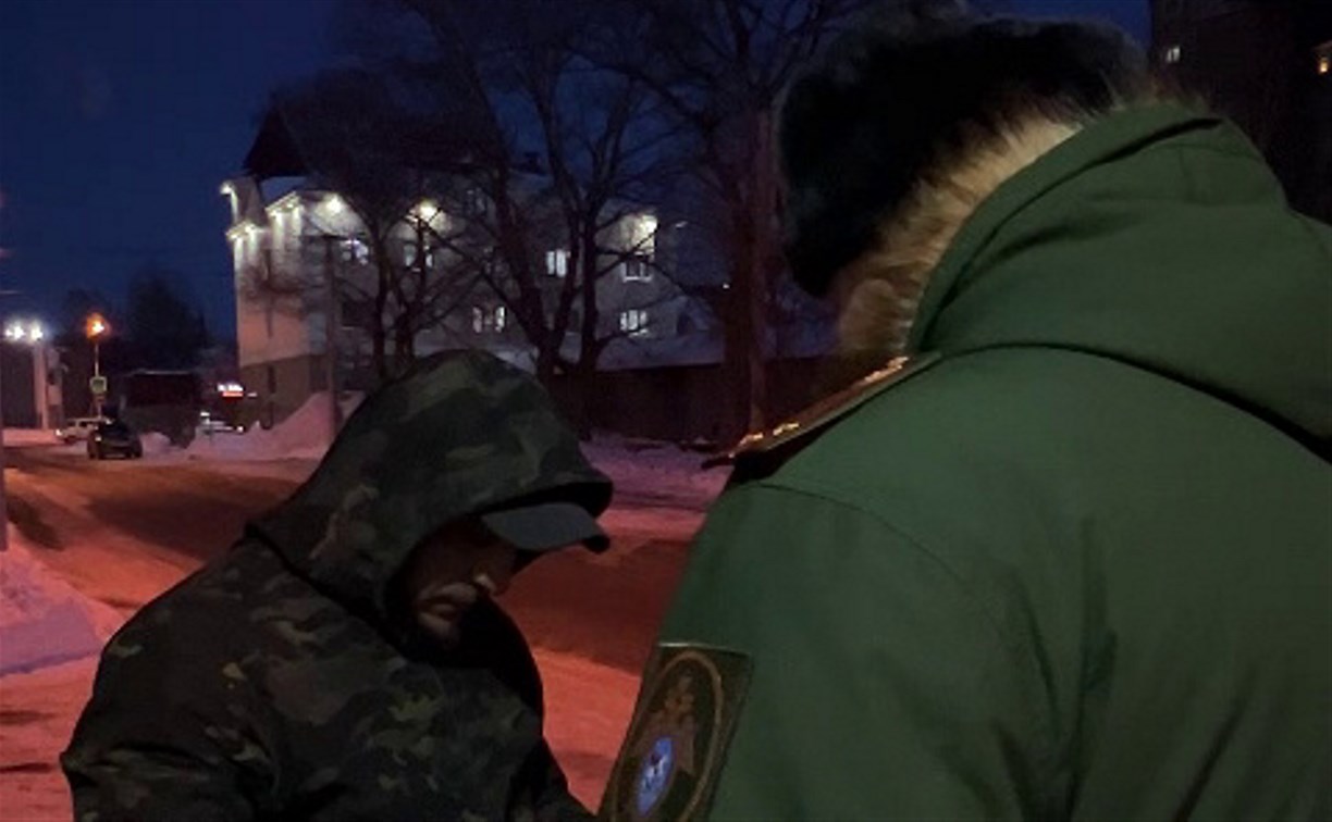 В Южно-Сахалинске мужчина приехал менять колеса в автомастерскую, а отправился в военкомат