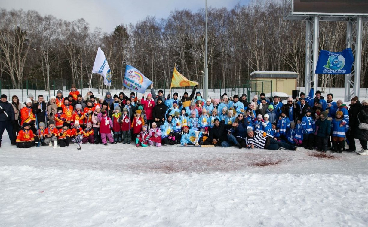 "Солнышко" из Южно-Сахалинска снова стало лучшим в островном семейном дворовом хоккее