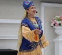 Сахалинцам показали свадебные татарские обряды и угостили чак-чаком