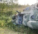 Появились кадры жесткой посадки вертолета на трассу на Сахалине