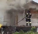 В Южно-Сахалинске пожарные полтора часа тушили баню