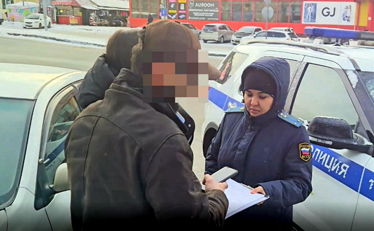 Автомобилист "выплатил" долг по штрафам в 356 тысяч рублей прямо во время рейда ГАИ на Сахалине