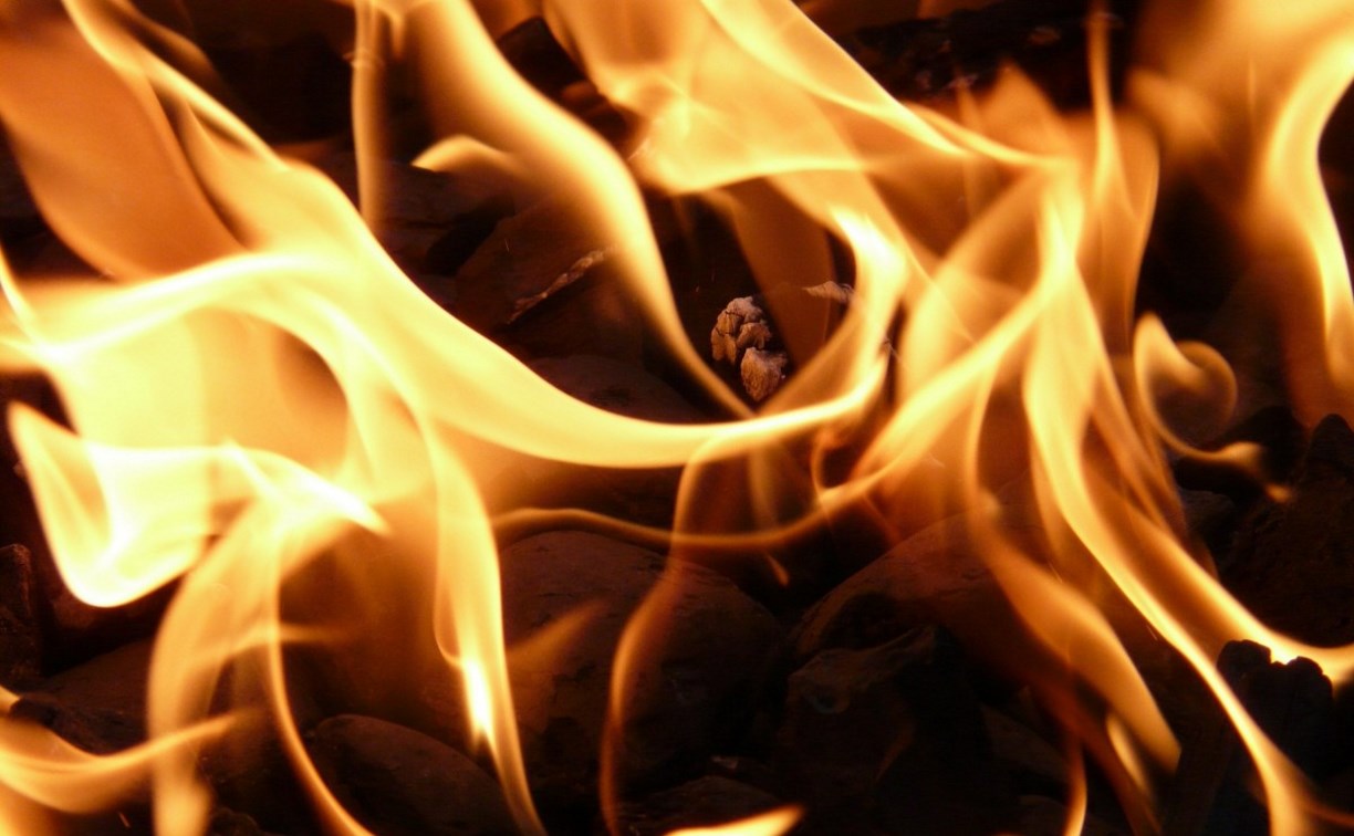 Мужчина пострадал при пожаре в Южно-Сахалинске