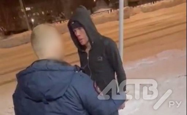Сахалинец, находящийся под надзором полиции, погнался за женщиной в Корсакове и избил её