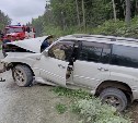 Спасатели вытаскивали пострадавшую из искорёженного "Лэнда" на юге Сахалина: подробности ДТП