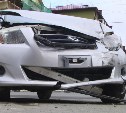 Toyota Corolla Fielder и Toyota Land Cruiser столкнулись в Южно-Сахалинске