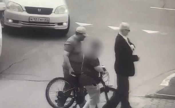 Укравшего велосипед мужчину ищет полиция Южно-Сахалинска