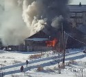 Дом на несколько семей горит в Поронайске