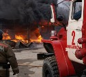 В Южно-Сахалинске боролись с серьёзным пожаром на площадке для сбора мусора