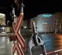 Водитель протаранил шлагбаум на переезде в Южно-Сахалинске