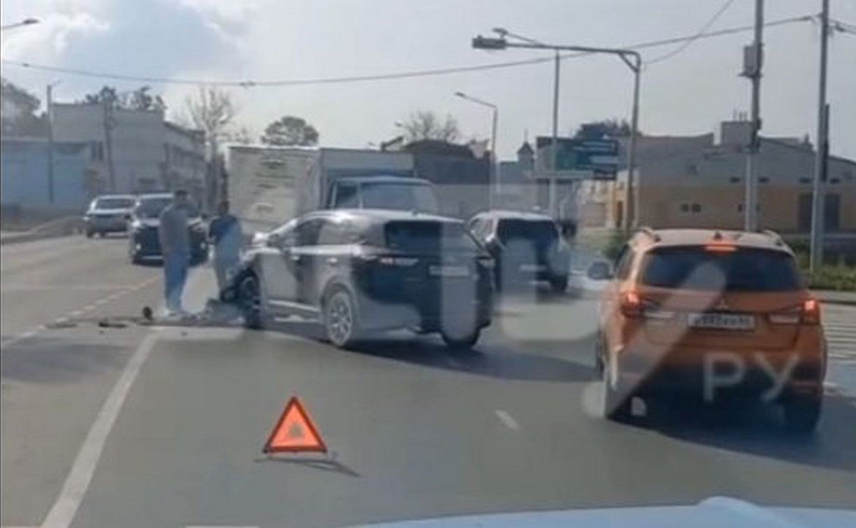В Южно-Сахалинске на перекрёстке улиц Ленина и Гаражная произошла авария