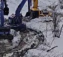 Спецтехнику на Сахалине затянуло в "болото" во время ликвидации порыва на водопроводе