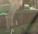 Нависший над дорогой провод собрал автомобильную пробку в Южно-Сахалинске