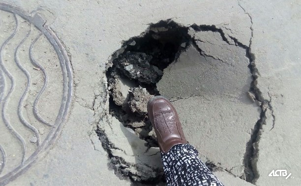 Южносахалинцы боятся, что на прогулке дети провалятся в ямы во дворе