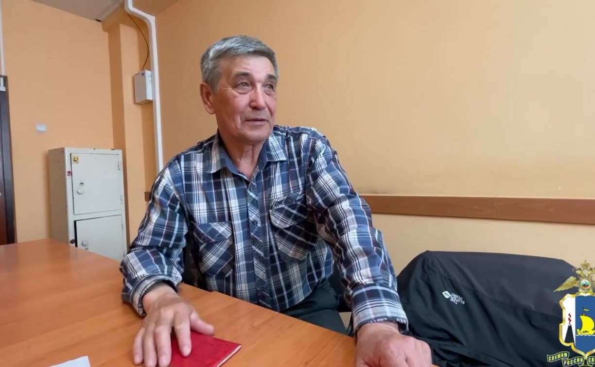 Полицейские на Сахалине помогли пенсионеру-миллионеру без потерь выйти из "шпионского триллера"