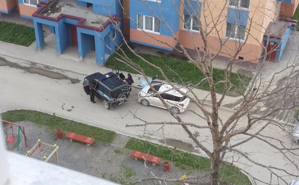 Мужчина погиб, выпав из окна в Южно-Сахалинске