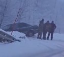 "Рыбаки, не торопитесь": седан вылетел в кювет на охотской трассе