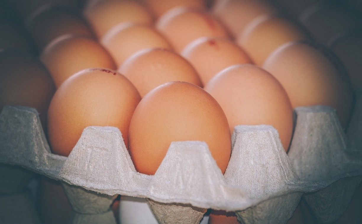 Перед Пасхой яйца в магазины Сахалинской области завозятся дважды в день