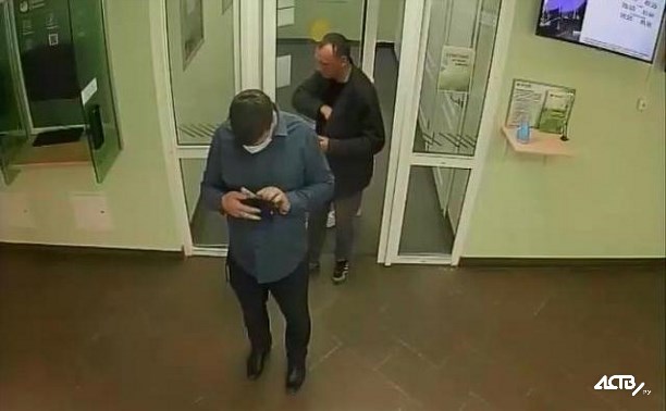 Мужчину, присвоившего чужие деньги из банкомата, ищут в Южно-Сахалинске