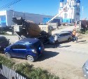 Груженая бетономешалка протаранила машины у собора в Южно-Сахалинске