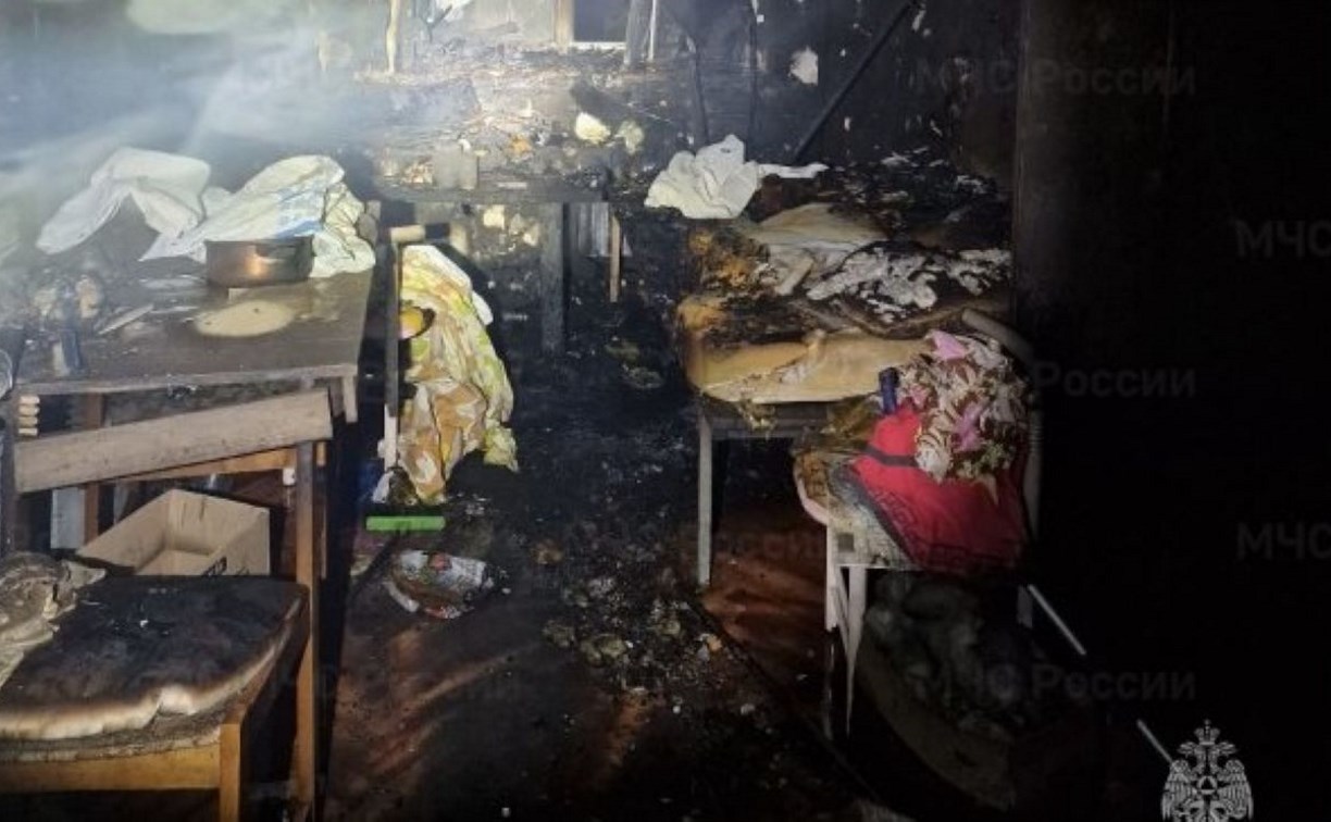 17 пожарных тушили огонь в одной из квартир Южно-Сахалинска