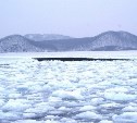 Выход на лед в заливе Мордвинова все еще опасен 