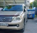 Автохамы помешали вывезти мусор из двух дворов в Южно-Сахалинске