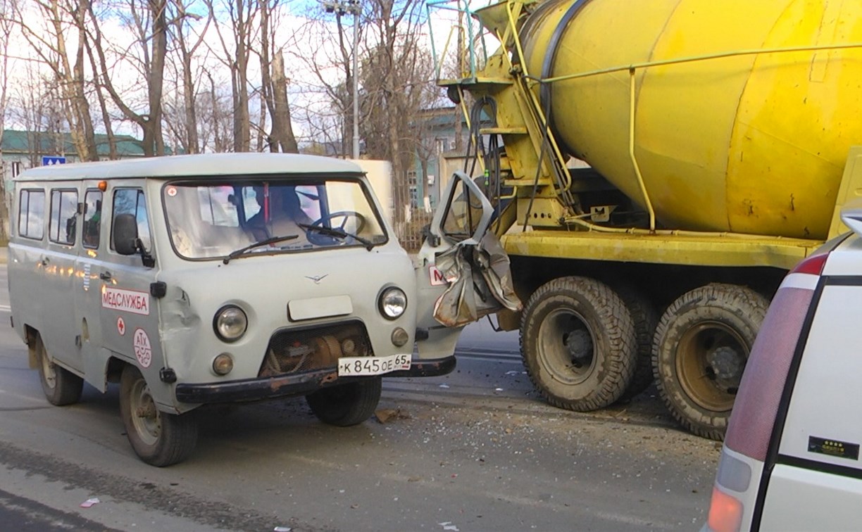 Три автомобиля попали в ДТП на улице Железнодорожной в Южно-Сахалинске