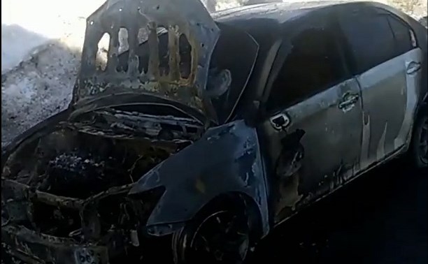 Ночью в селе Санаторном до каркаса выгорела Toyota Corolla Axio