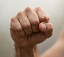 Охинец попытался повалить росгвардейца и стал фигурантом уголовного дела